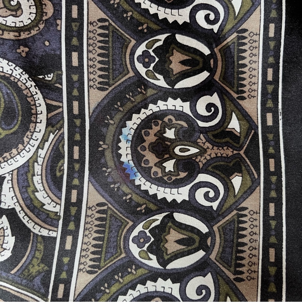 Vintage Harve Benard Square 34x34" Black Silk Parsley Floral Scarf *small stain* - Picture 10 of 11